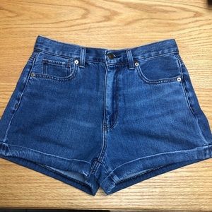 NWOT  AE mom shorts